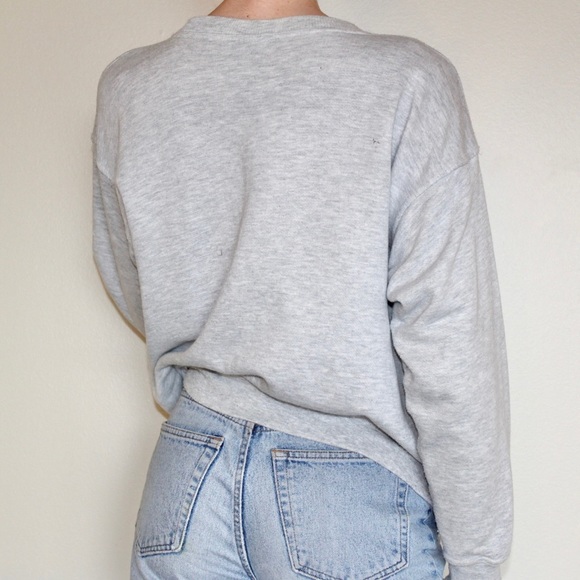 Vintage Tommy Hilfiger gray embroidered graphic crewneck sweatshirt - Picture 4 of 5